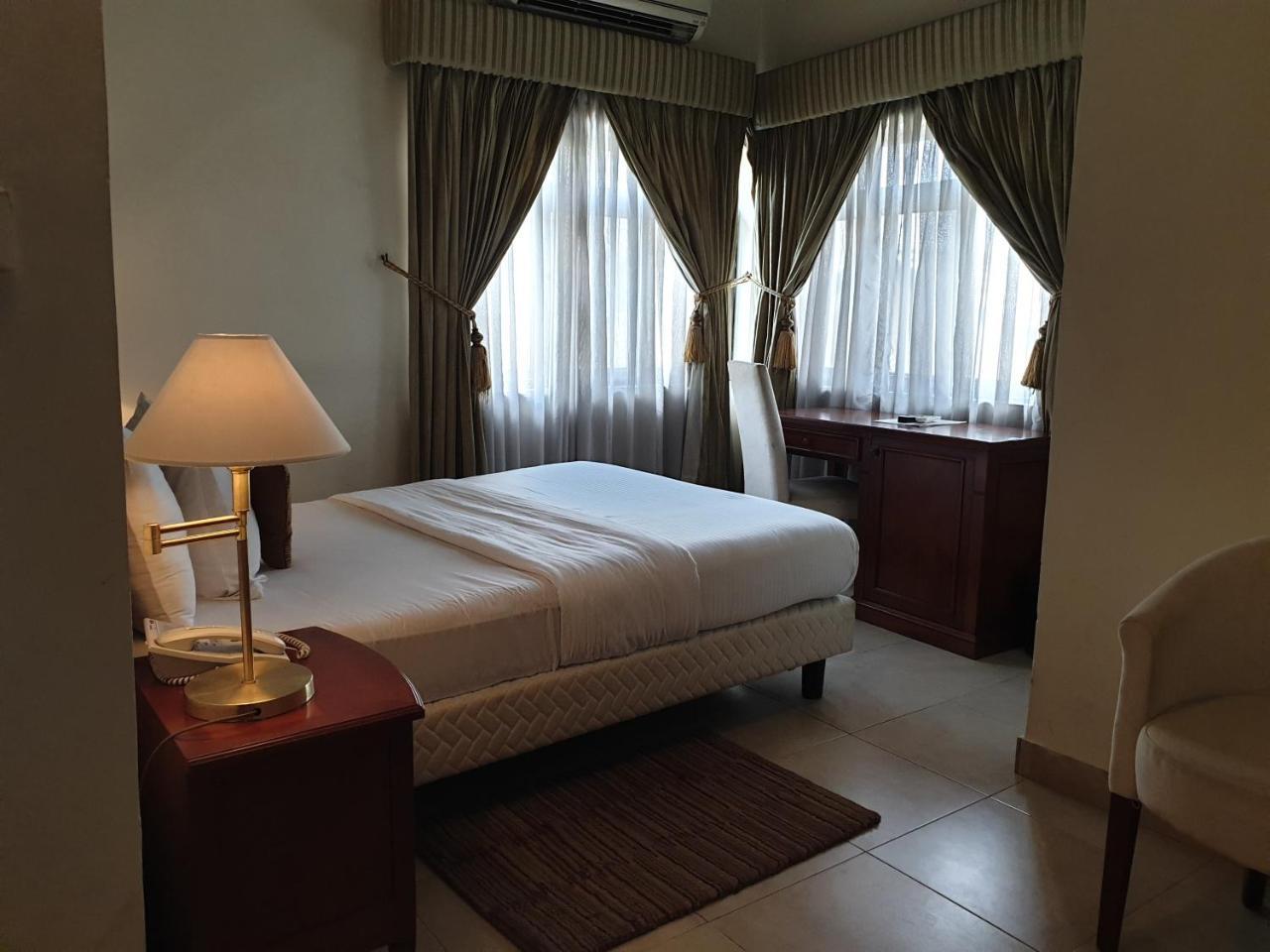 Three Arms Hotel Lagos Exterior photo
